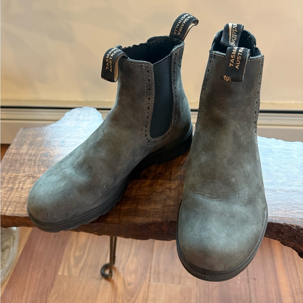 Rustic Black Womens Blundstones! 

AU size 4 
US size 7